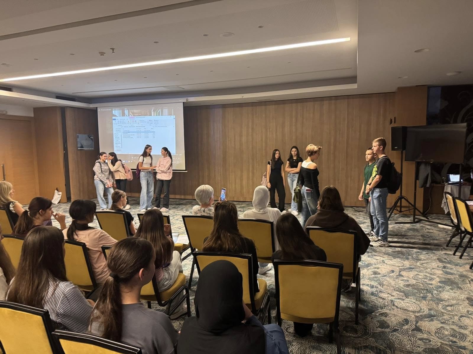 Učenici VIII-3 oduševljeni predstavom “Vršnjačko nasilje – NE u mojoj školi!”