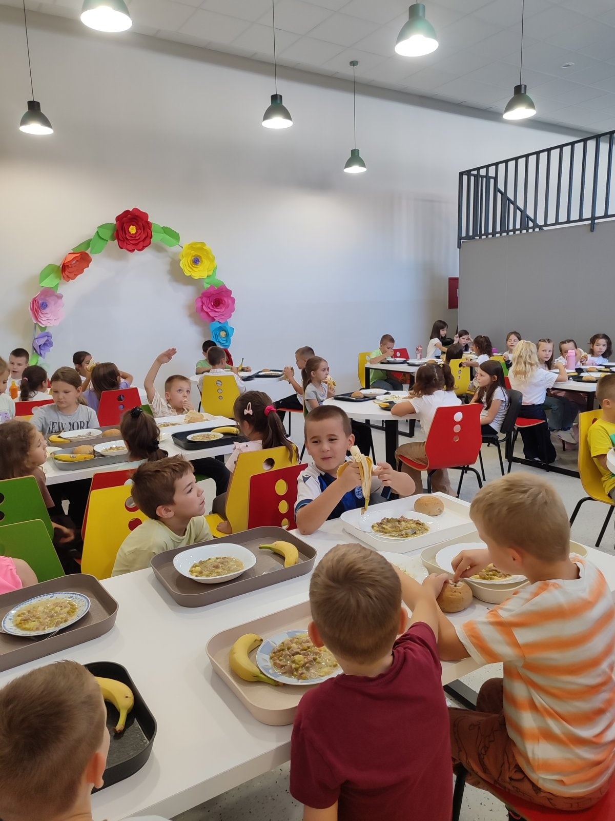 Naša djeca u produženom boravku uživaju u zdravim obrocima , toplini svojih učit