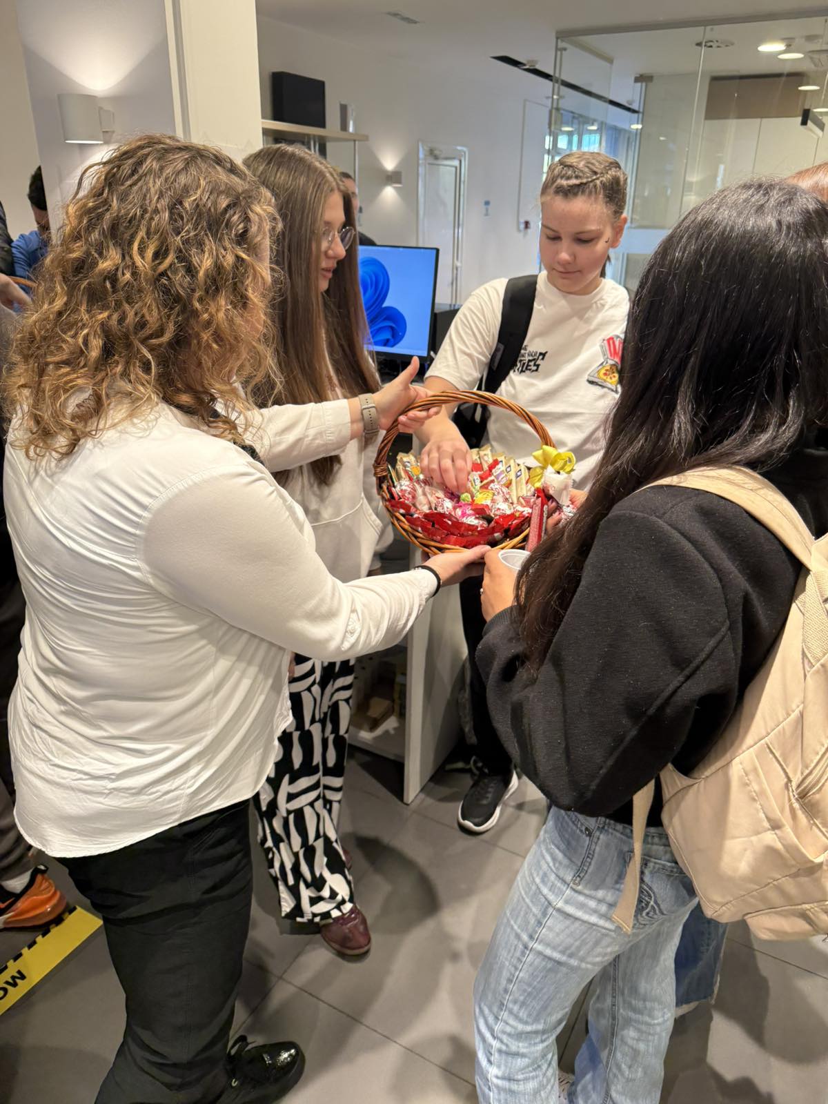 Povodom obilježavanja Svjetskog dana štednje učenici odjeljenja IX-2 posjetili s