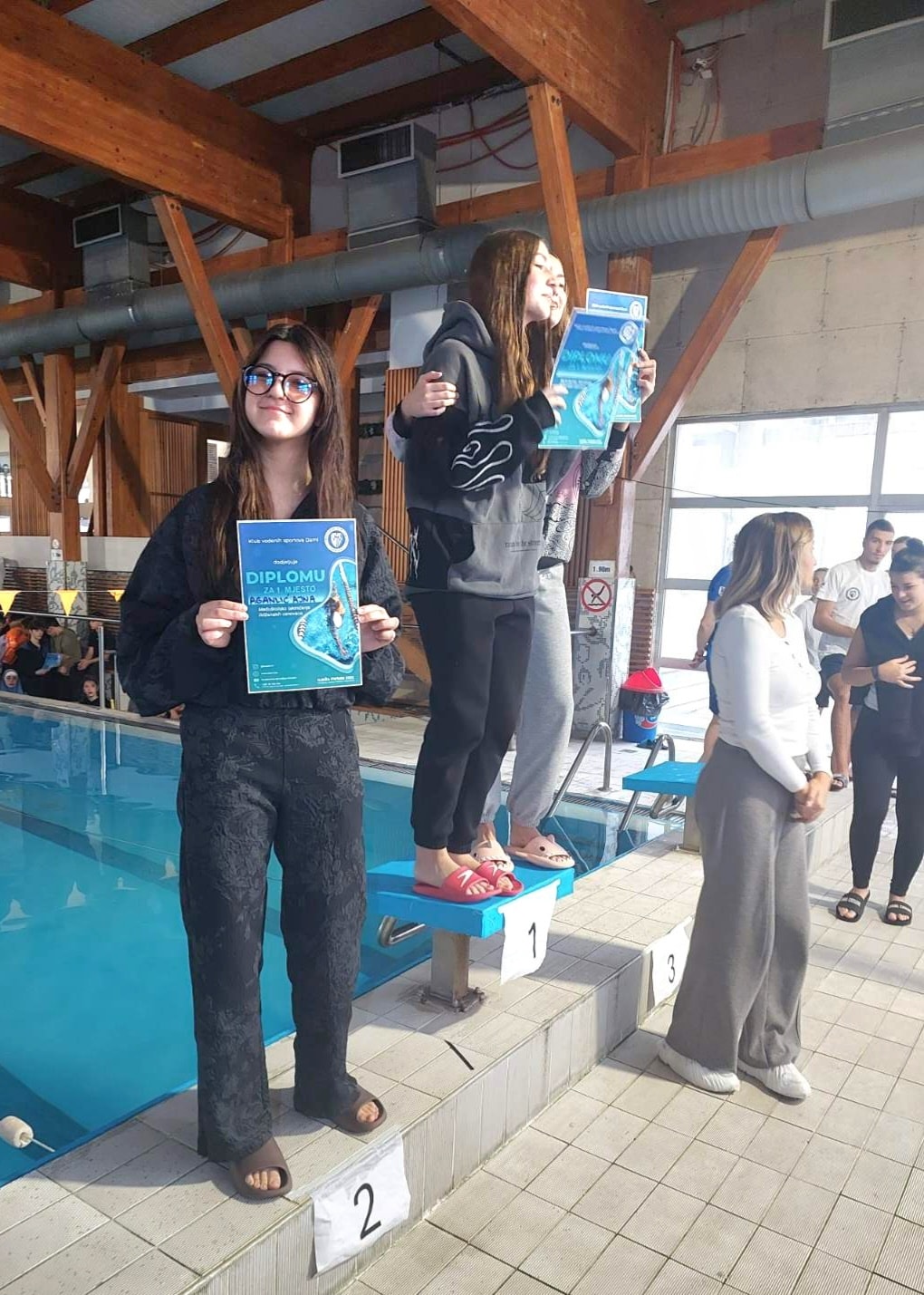 Naravno  Evo ukrašene verzije: