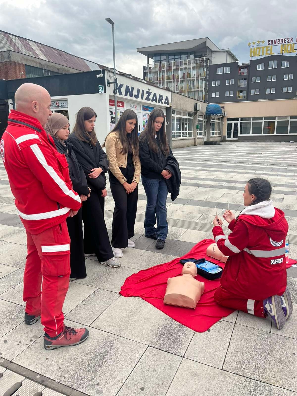 U okviru projekta ,,Prva pomoć – svuda i za svakoga” volonteri CK Ilidža i preds