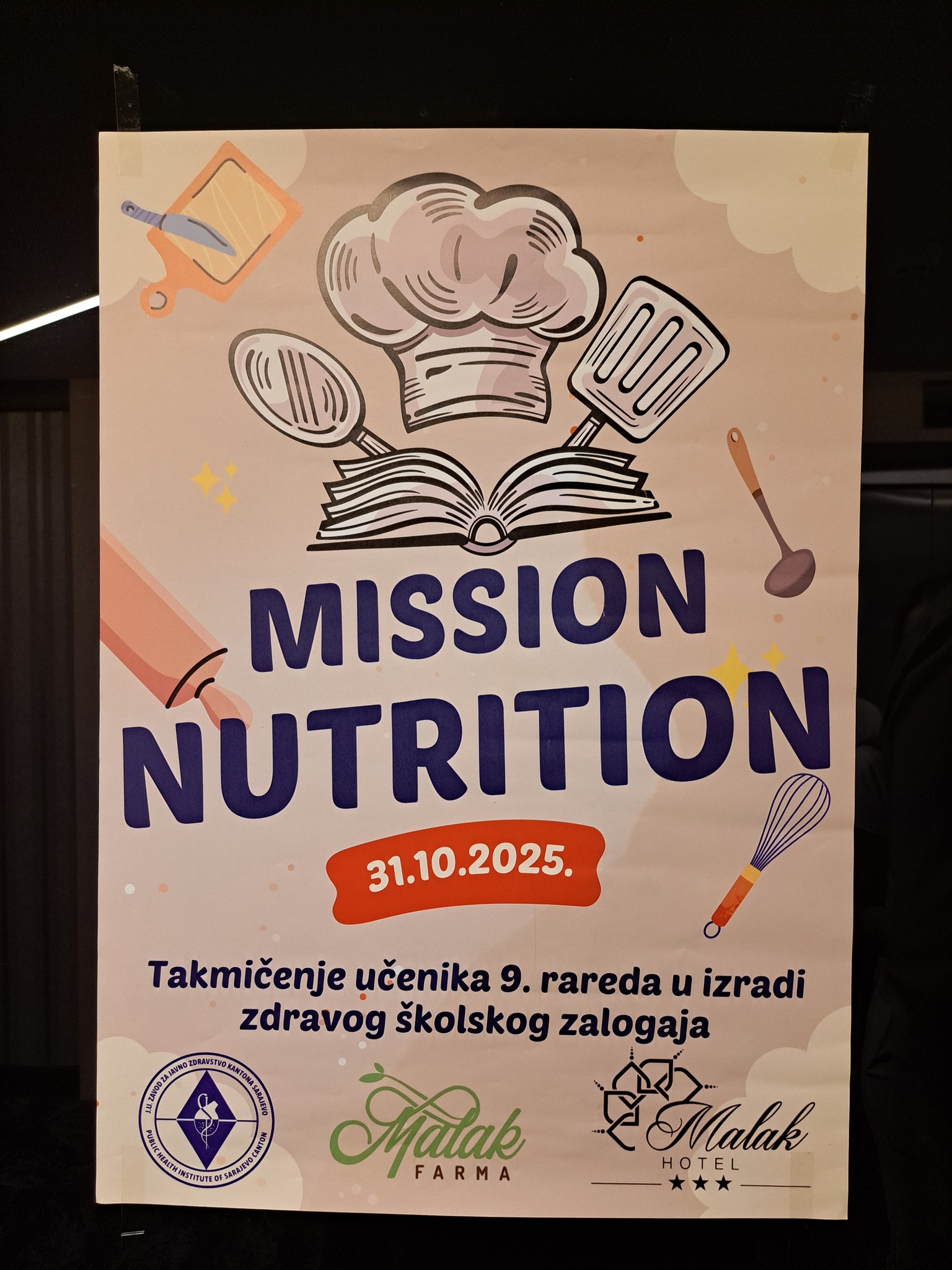 Naši maturanti Ervin Đozo, Elham Alftayeh i Imran Bunda i nastavnica Indira Bulj