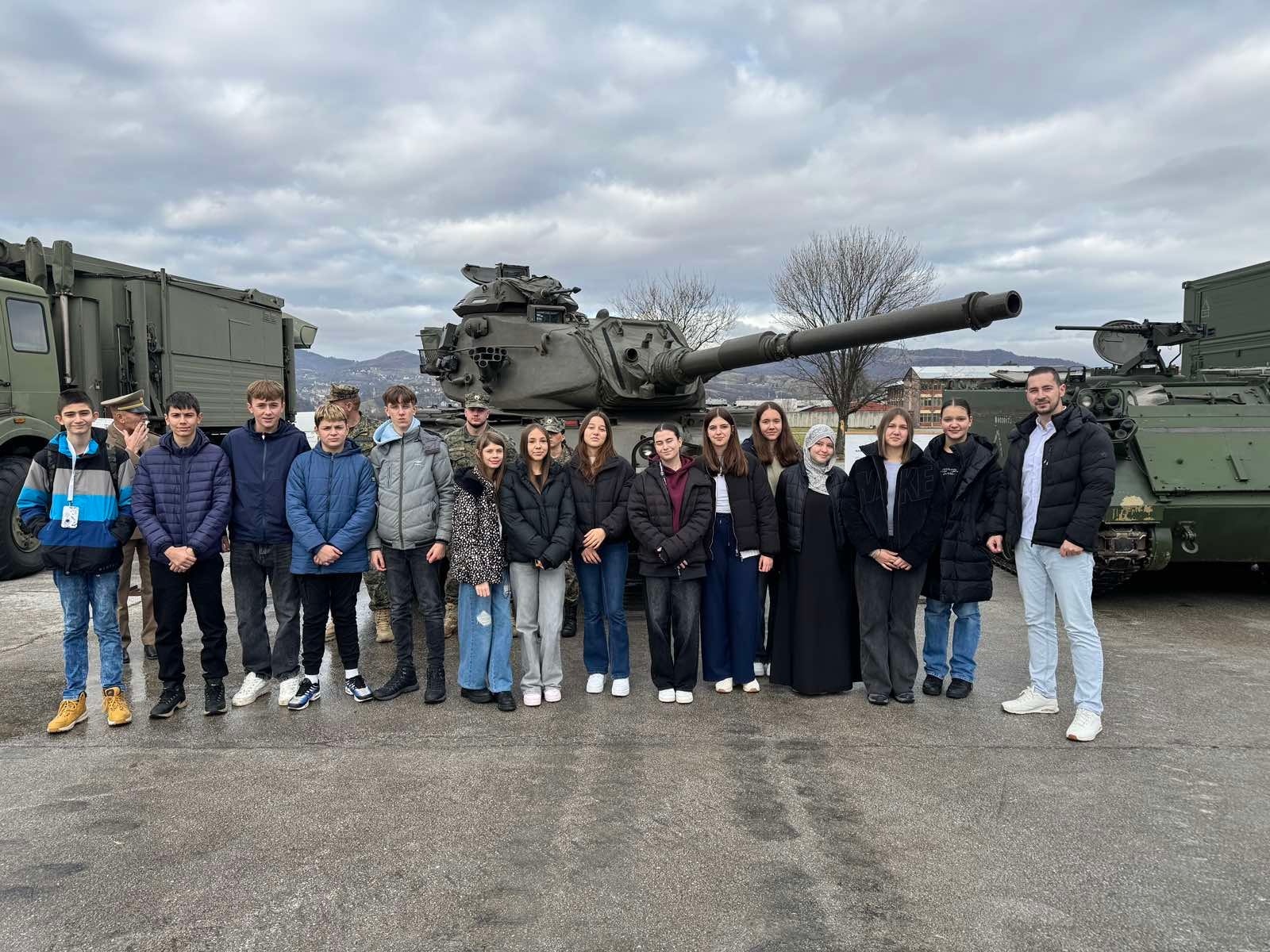 Obilježavajući Dan državnosti naše drage domovine učenici odjeljenja 8-3, u prat