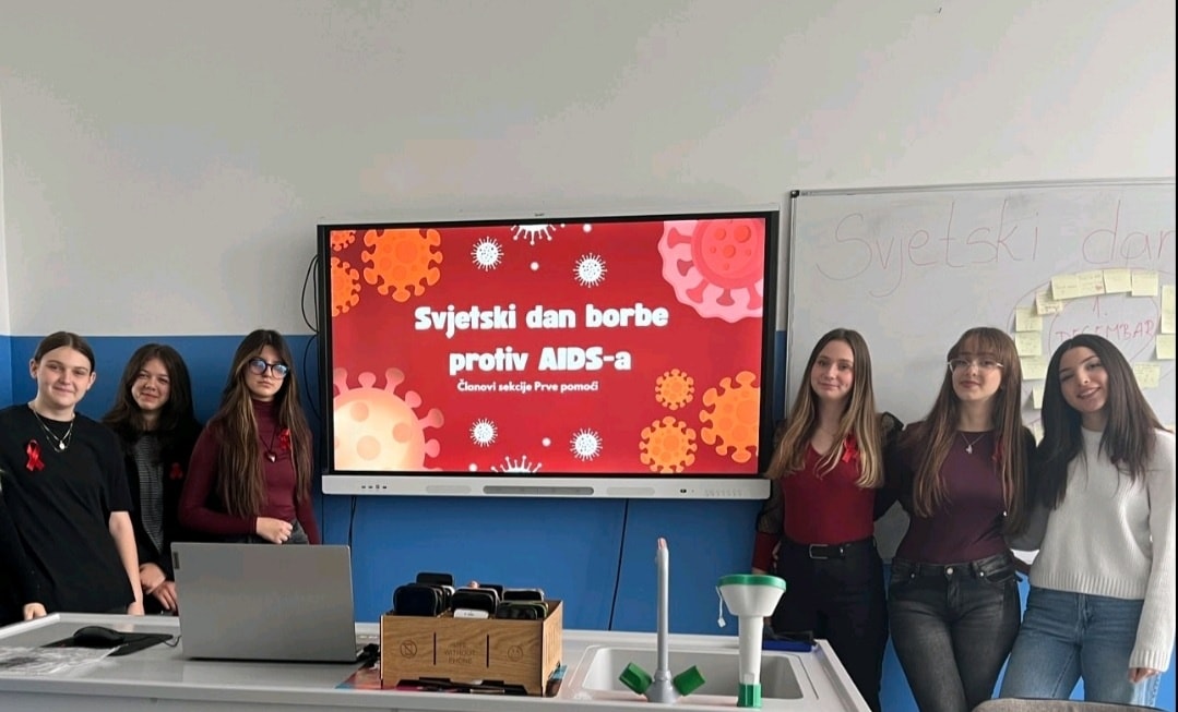 Članovi sekcije Prva pomoć obilježili su Svjetski dan borbe protiv AIDS-a kroz n