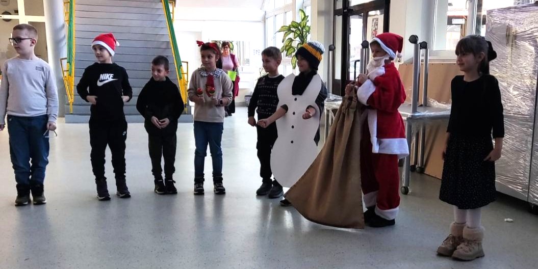 Učenici trećeg razreda naše škole, vrijedni članovi dramske sekcije, s mnogo rad