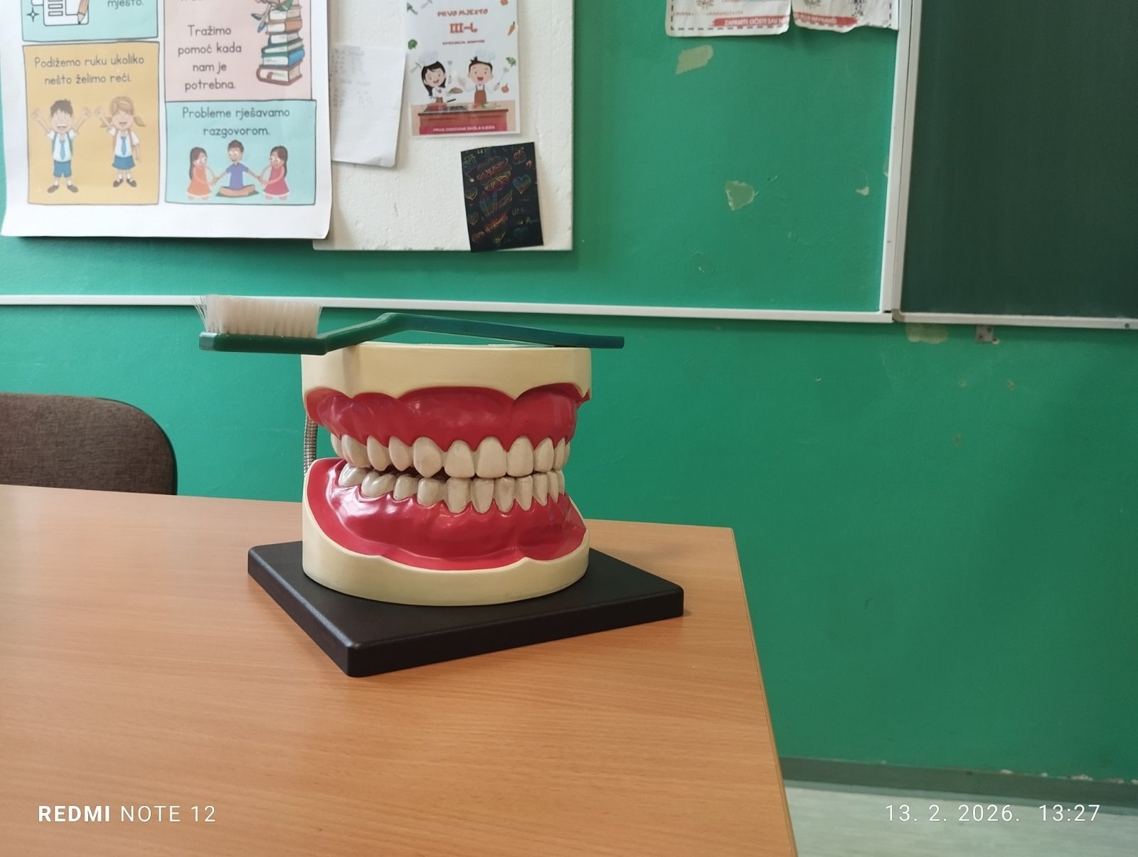 Danas su odjeljenje III-2 posjetili uposlenici Doma zdravlja Ilidža – stomatolog