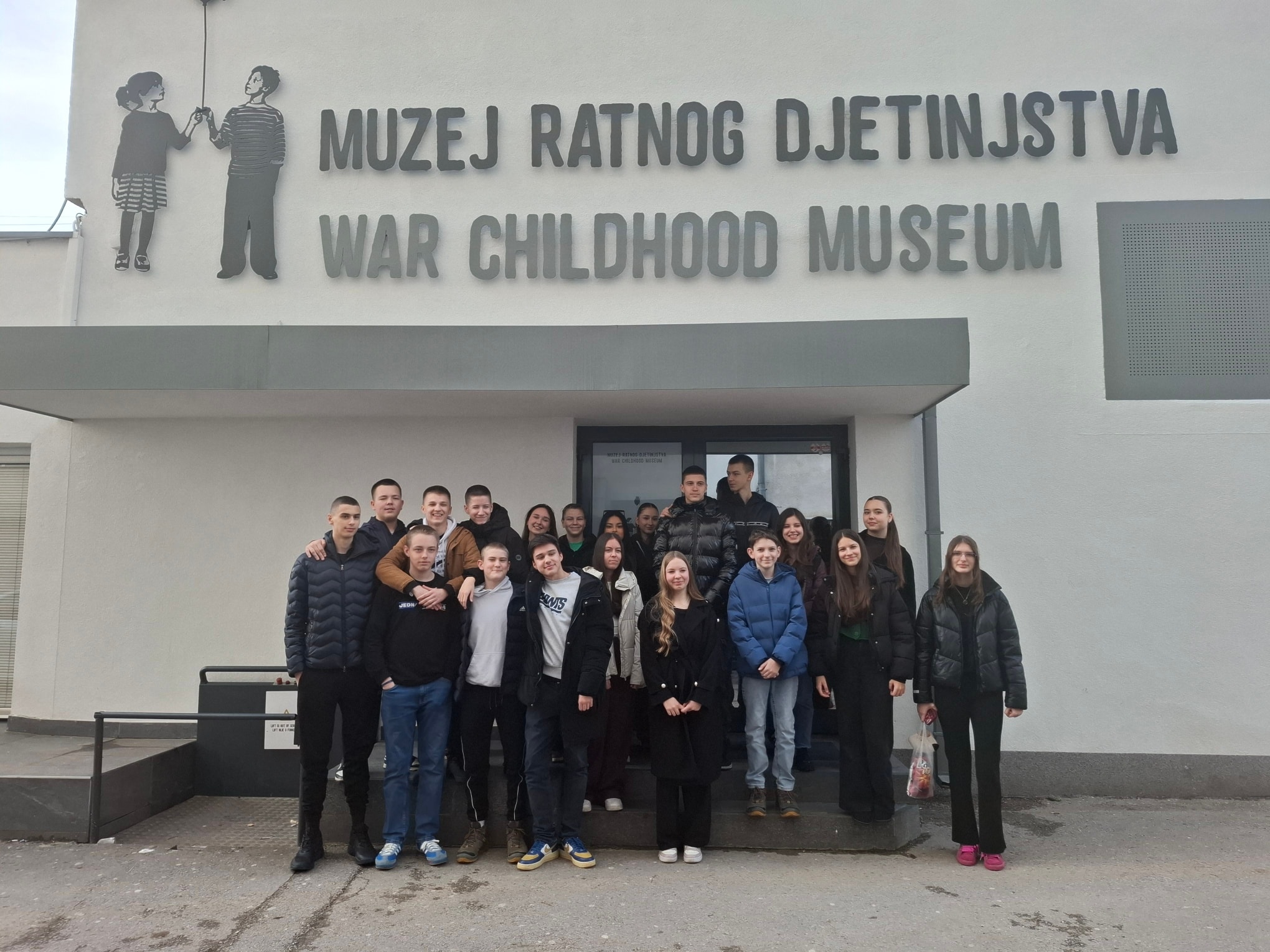 Dana 23. 2. učenici naše škole posjetili su Muzej ratnog djetinjstva u pratnji n