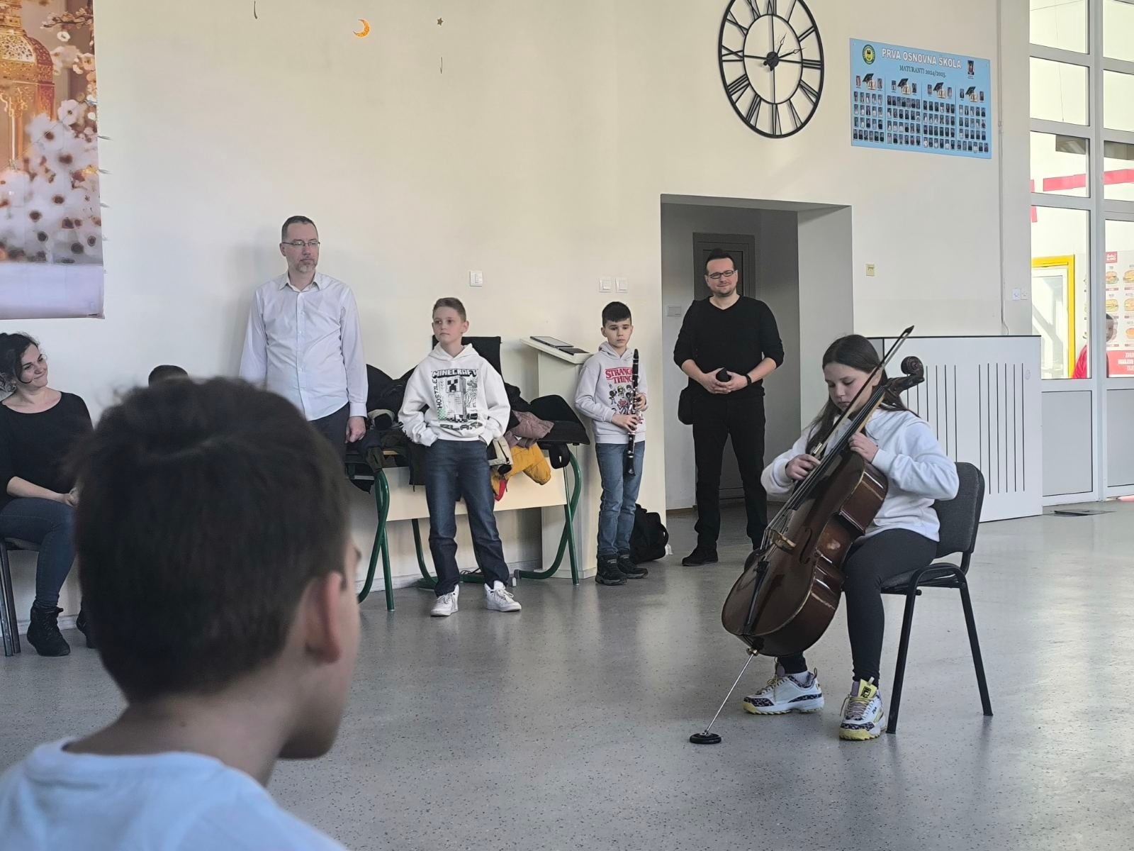 Danas su se u prostorijama naše škole učenicima 3. razreda predstavili učenici i