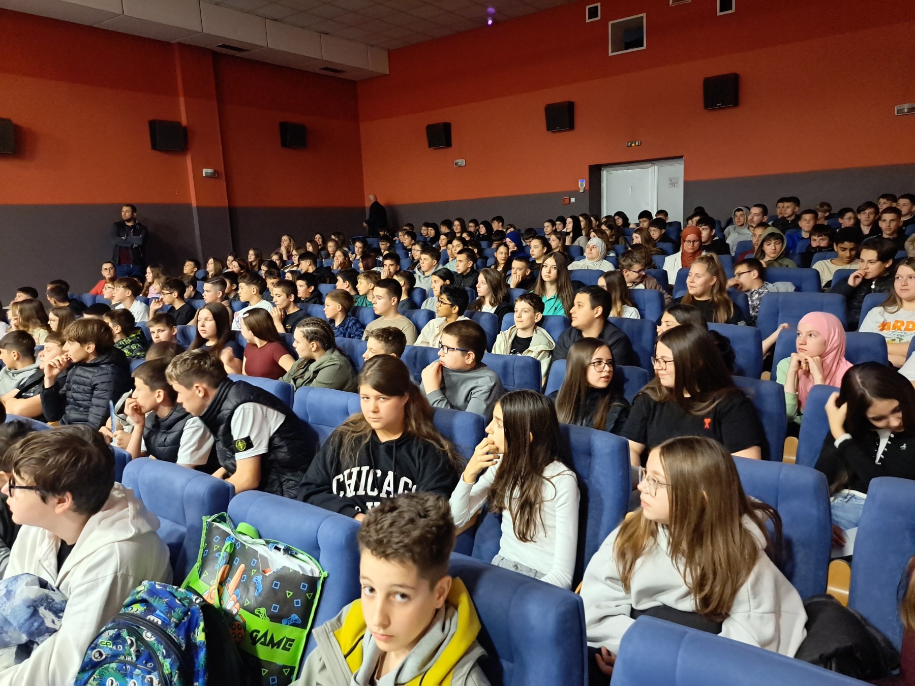 Učenici naše škole danas su u Kinu Igman uživali u predstavi „Svemirci“